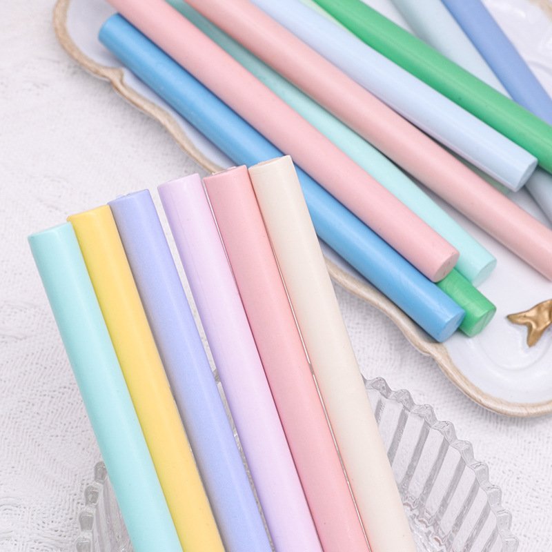 Customized Vintage Style Resin and Metal Glue Gun with Hot Melt Sealing Wax Sticks for Wedding Office Gift & Home Decoration