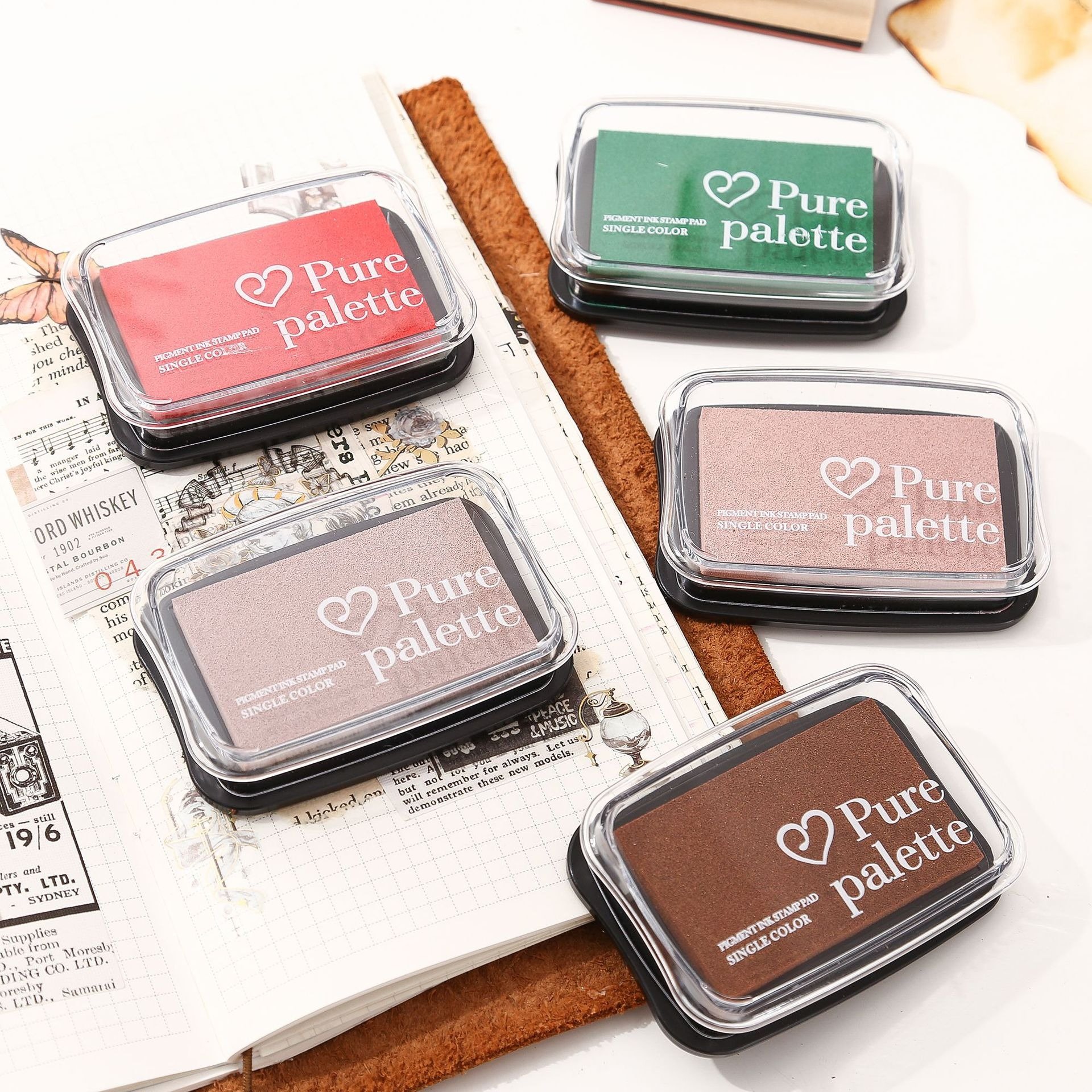High quality oil-based dye ink pad Colorful Dye Inkpad Plastic Cards and paper craft Ink Pad For Decoration Scrapbooking