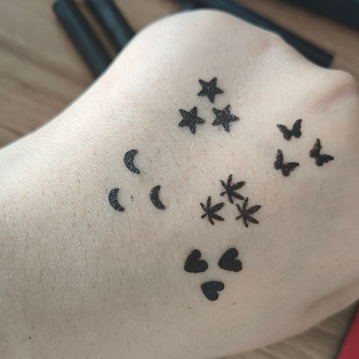 Eyeliner Stamps Pen Face painting pen With Bat, Spriderweb,Star,Moon,Heart,Flower,Smiley, Long-Lasting Waterproof Smudgeproof