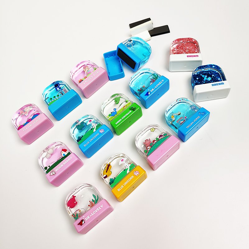 Cute Animals Seal Shiny Plastic Kids Name Clothing Pre Inked Rubber Stamps Keychain Cartoon Toy Water World Flash Stamp