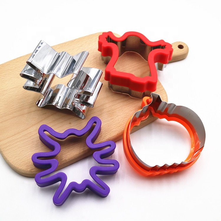 Metal Halloween sandwich cutter for kids cookie cutter stamps owl cat and ghost house shapes