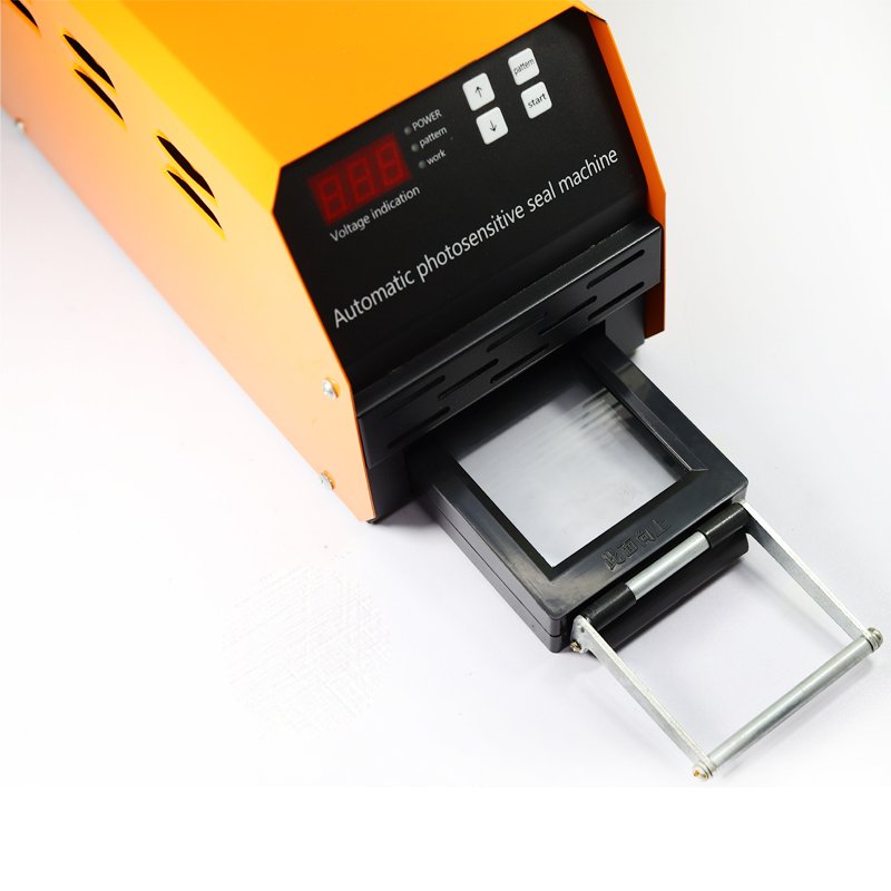 70*110mm working area fully automatic photosensitive rubber name flash stamp making machine