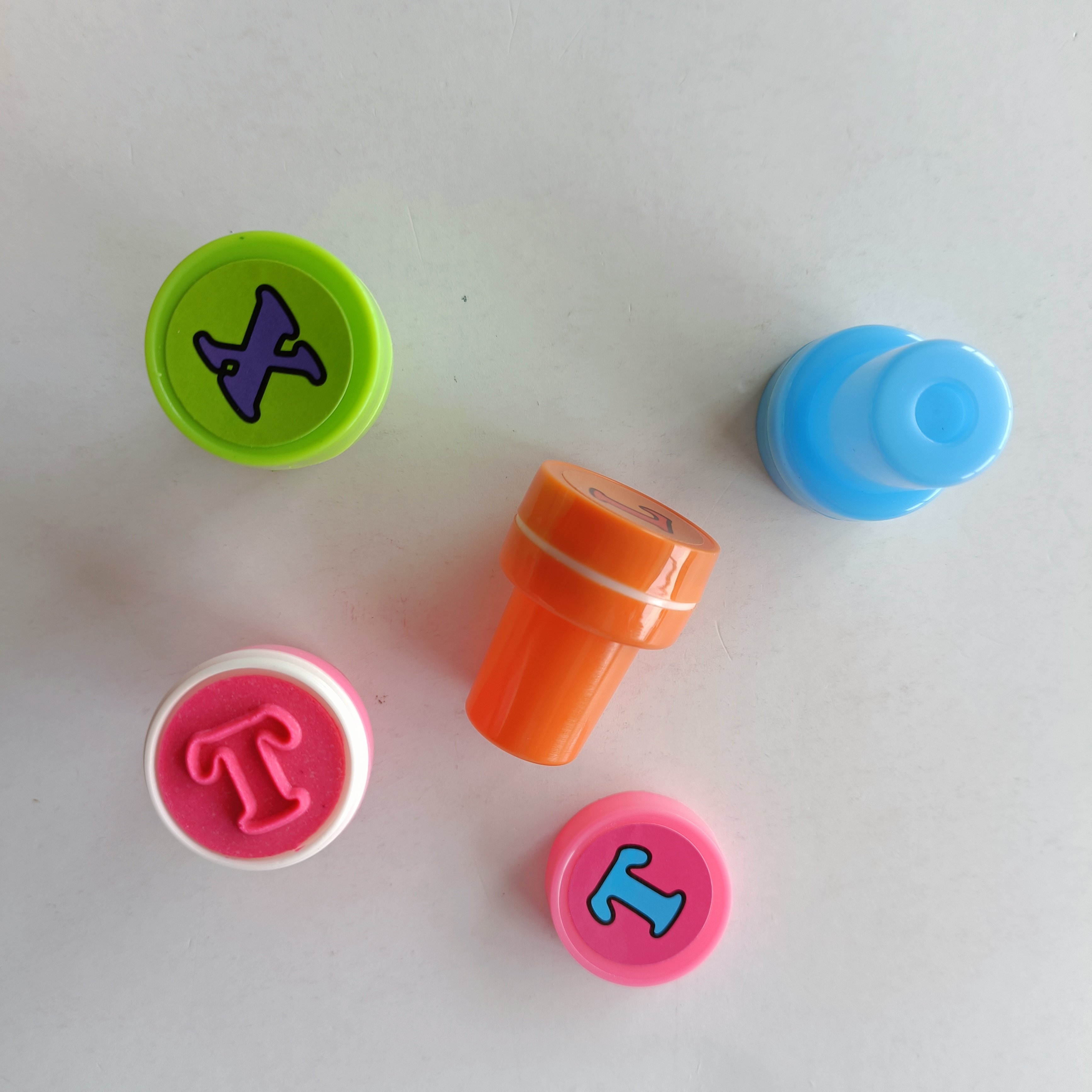 26 Animal Self Inking Letter Stamp Round Rubber Stamp Plastic Number Stamp Sets for kids