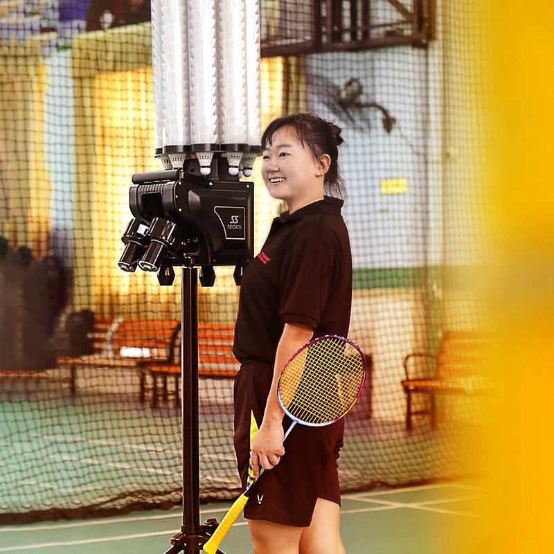 B2000 badminton automatic shuttle feeder shuttlecock shooting machine with competitive price
