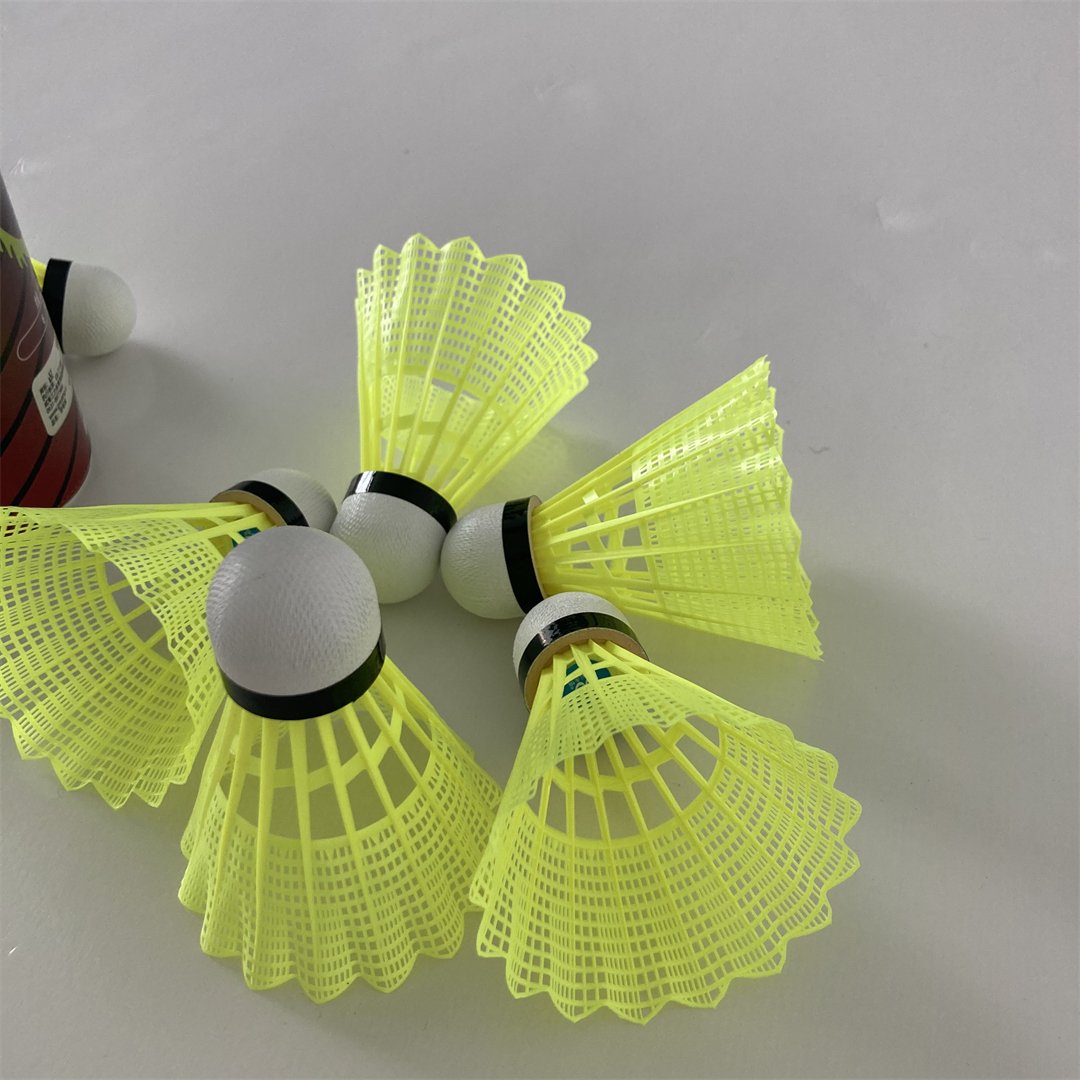 Windproof High Speed Durable Plastic Feather Nylon Shuttlecock For Outdoor Badminton Playing