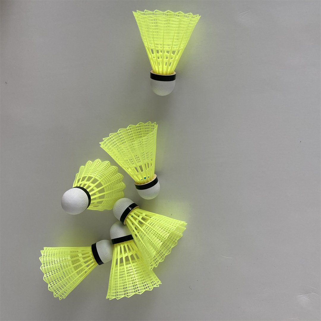 Windproof High Speed Durable Plastic Feather Nylon Shuttlecock For Outdoor Badminton Playing