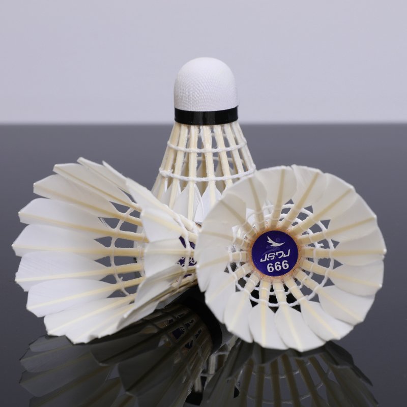 Hot Selling International Competition Level of Badminton with the Best Level of Duck Feather and Cork in Two Materials No.666
