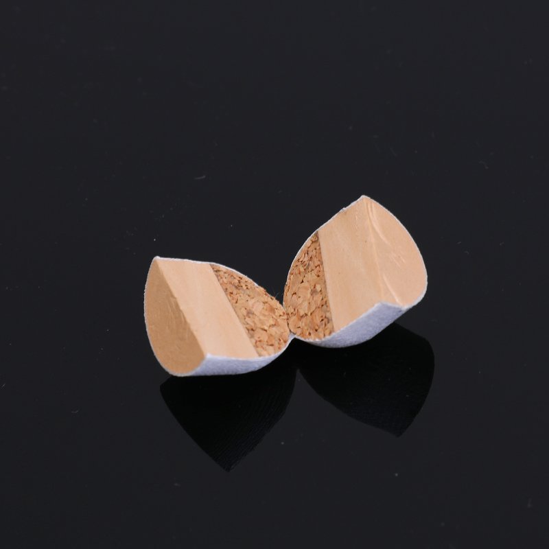 Hot Selling International Competition Level of Badminton with the Best Level of Duck Feather and Cork in Two Materials No.666