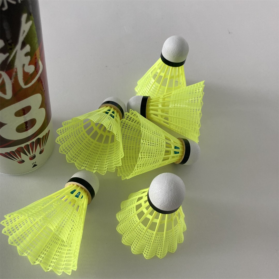 2024 New Arrival 6pcs Super Durable White/Yellow Nylon Badminton Shuttlecock