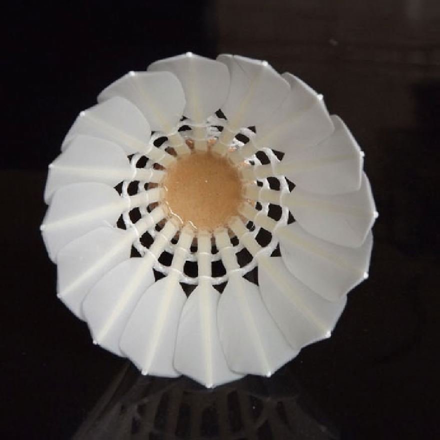 Factory Supply Eg1130 Jianzi Kick Badminton Shuttlecock Sale Indoor
