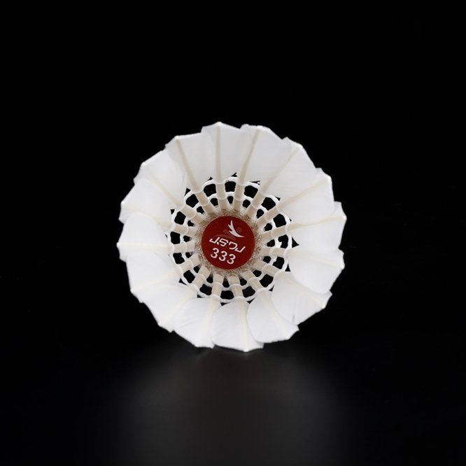 China Manufacturer selling 12pcs tube Duck Feather Ball NO.333 badminton victor shuttlecock for training