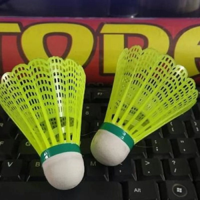 High Quality Factory Outlet Badminton Shuttlecock Whole Wood Cock with High Quality Plastic Shuttlecocks Product
