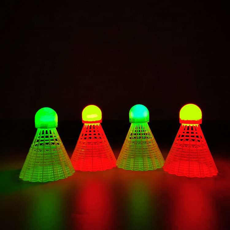 Best Seller LED Lighting Plastic Shuttlecock 4pcs Darkness Play Lighting Nylon Badminton Shuttlecocks for Badminton at Night