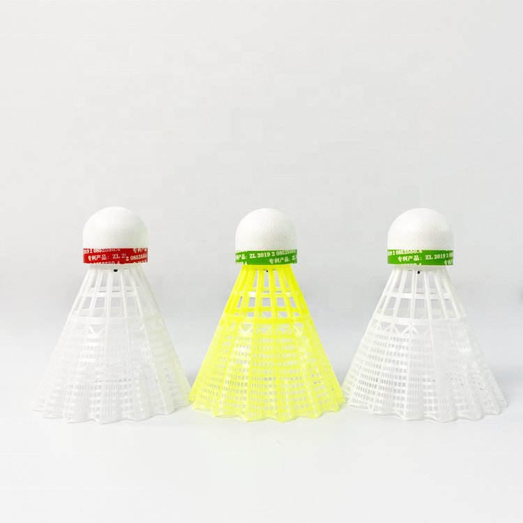 Best Seller LED Lighting Plastic Shuttlecock 4pcs Darkness Play Lighting Nylon Badminton Shuttlecocks for Badminton at Night