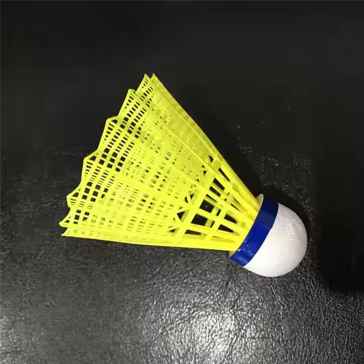 6PCS Durable Shuttlecocks Yellow Nylon Shuttlecocks Badminton Shuttlecocks Indoor Outdoor Sports Badminton Training Balls