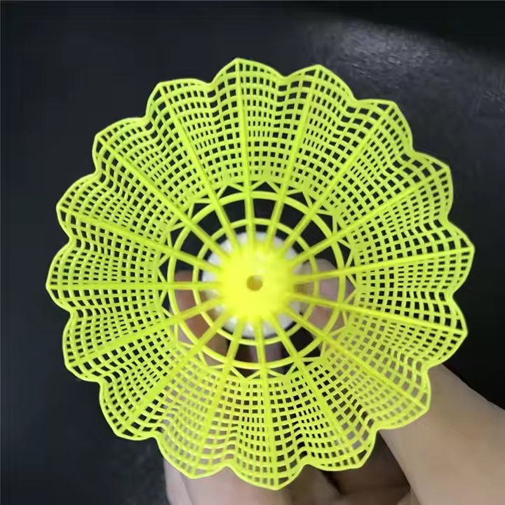 6PCS Durable Shuttlecocks Yellow Nylon Shuttlecocks Badminton Shuttlecocks Indoor Outdoor Sports Badminton Training Balls
