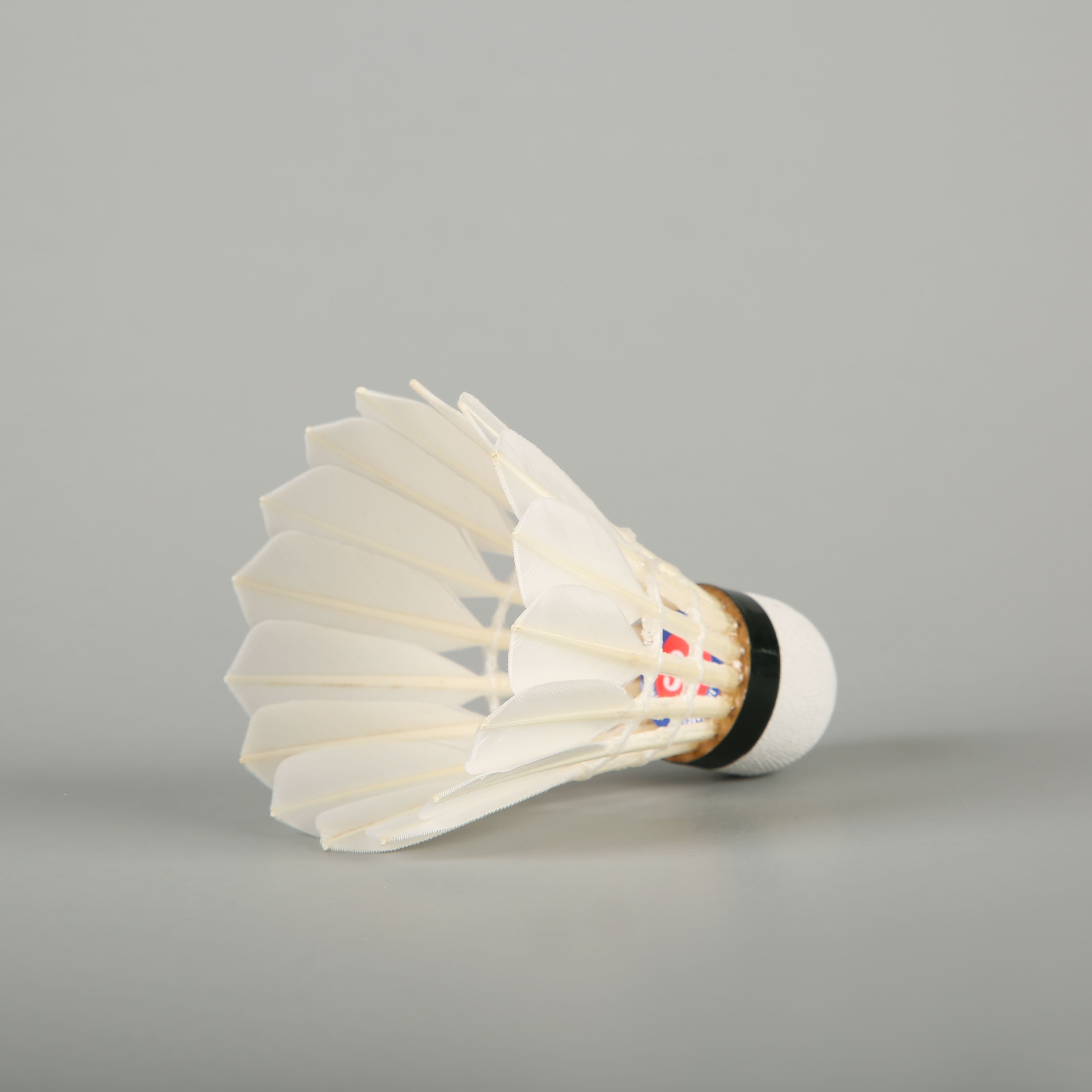 Hot sale Lingmei 30 class A duck feather badminton shuttlecock with high durability and flying