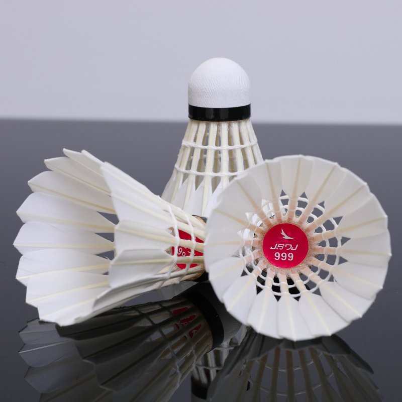 Hot Selling International Competition Level of Badminton with the Best Level of Duck Feather and Cork in Two Materials No.999