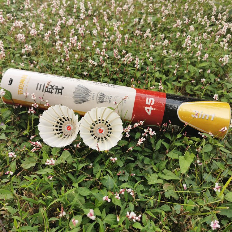 Cheap Factory Direct Sale Price 3in1 Badminton Shuttlecock Class One Goose Feather for Sale D45 Model
