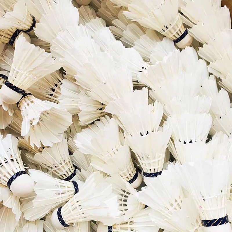 M132 High Quality Duck Feather Sports Badminton for Regular Practice Customizable Logo Durable Goose Feather Ball for Training