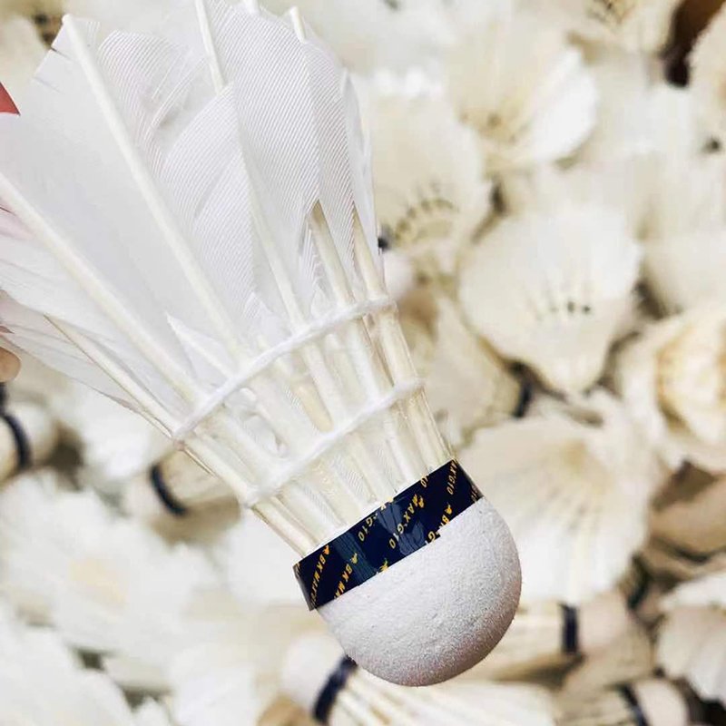 M132 High Quality Duck Feather Sports Badminton for Regular Practice Customizable Logo Durable Goose Feather Ball for Training