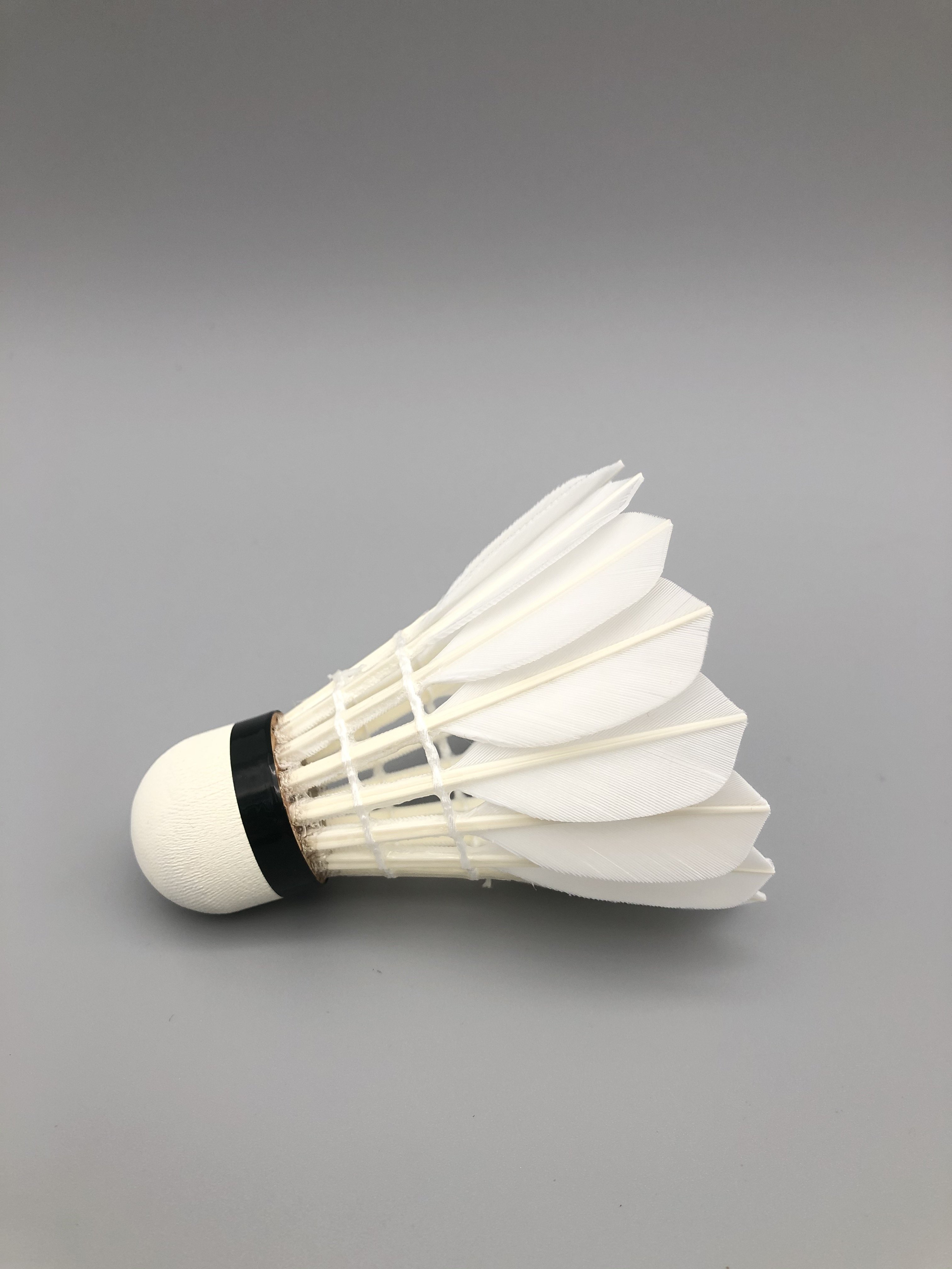 Factory Supply Super Durable Badminton Shuttlecock 12pcs White OEM Customized Ball Natural Cork Goose Feather