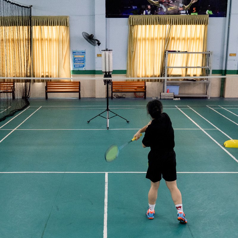 New Cheap B2000 Siboasi factory sell Cheap Portable Badminton Feeding Machine with Remote Control