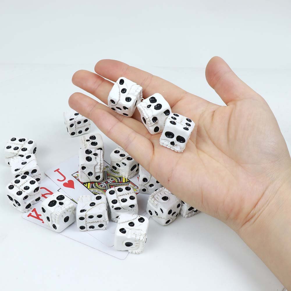 Professional Customized Casino Bar Casual Game Dice 20MM White Resin Skull Shape Dice Card Game Accessory Dice