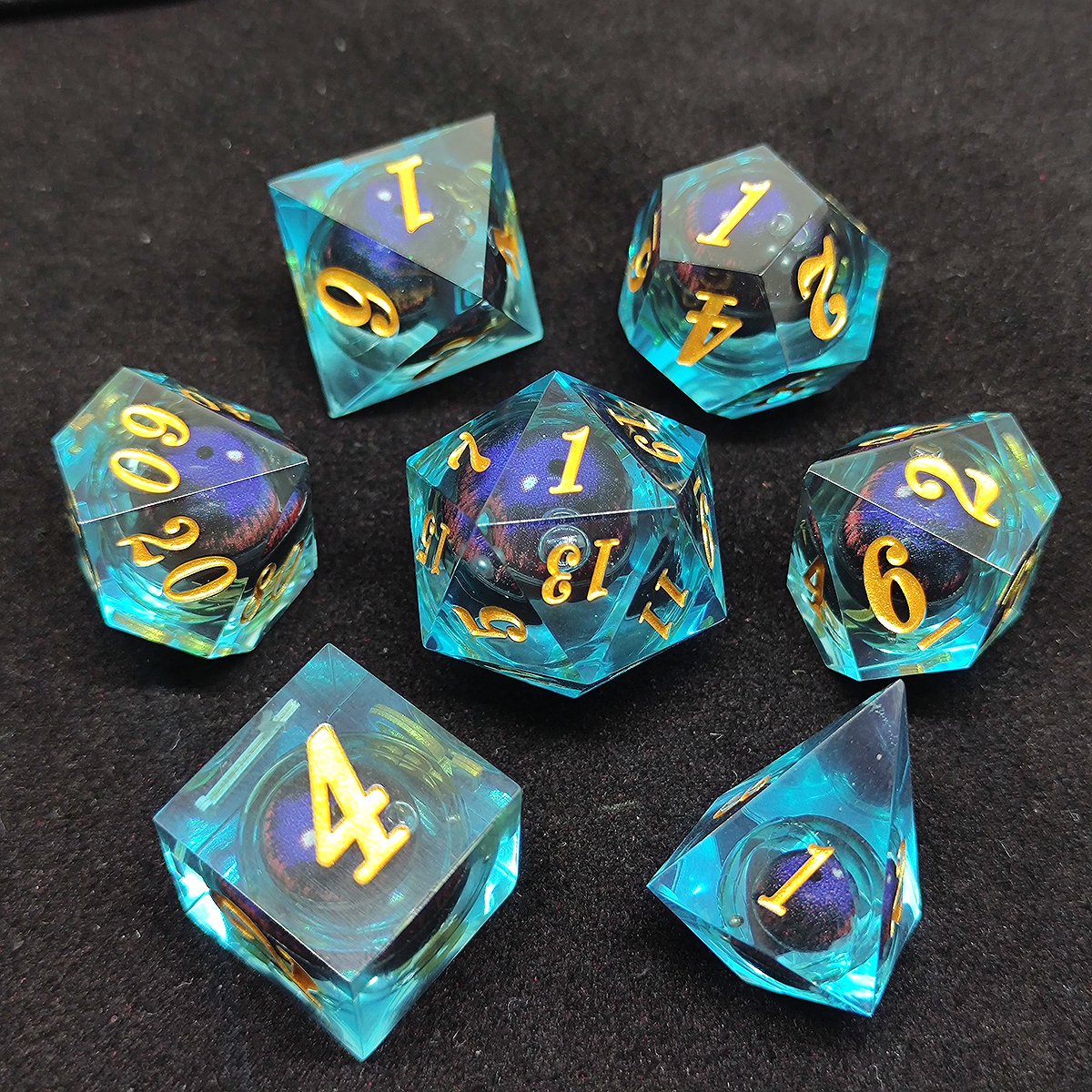 NEW High Quality NEW liquid Dragon Eye dice moving core in Polyhedral Dice 7pcs Set green color in stock