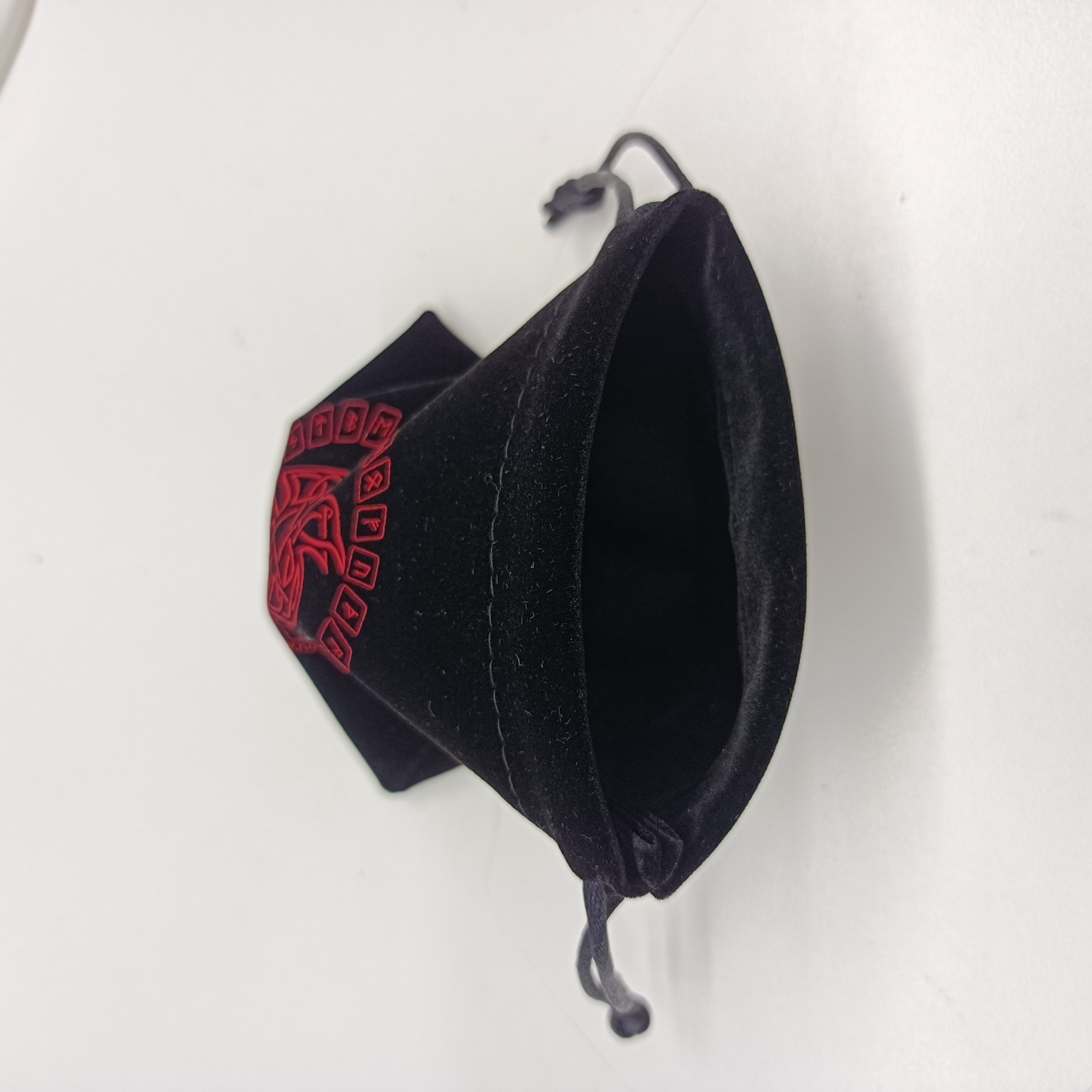 High Quality Colored Velvet/Nylon/Linen Dice Bag Drawstring Pouches With Custom Printed Logo Packing Dice Pawn Game Pieces