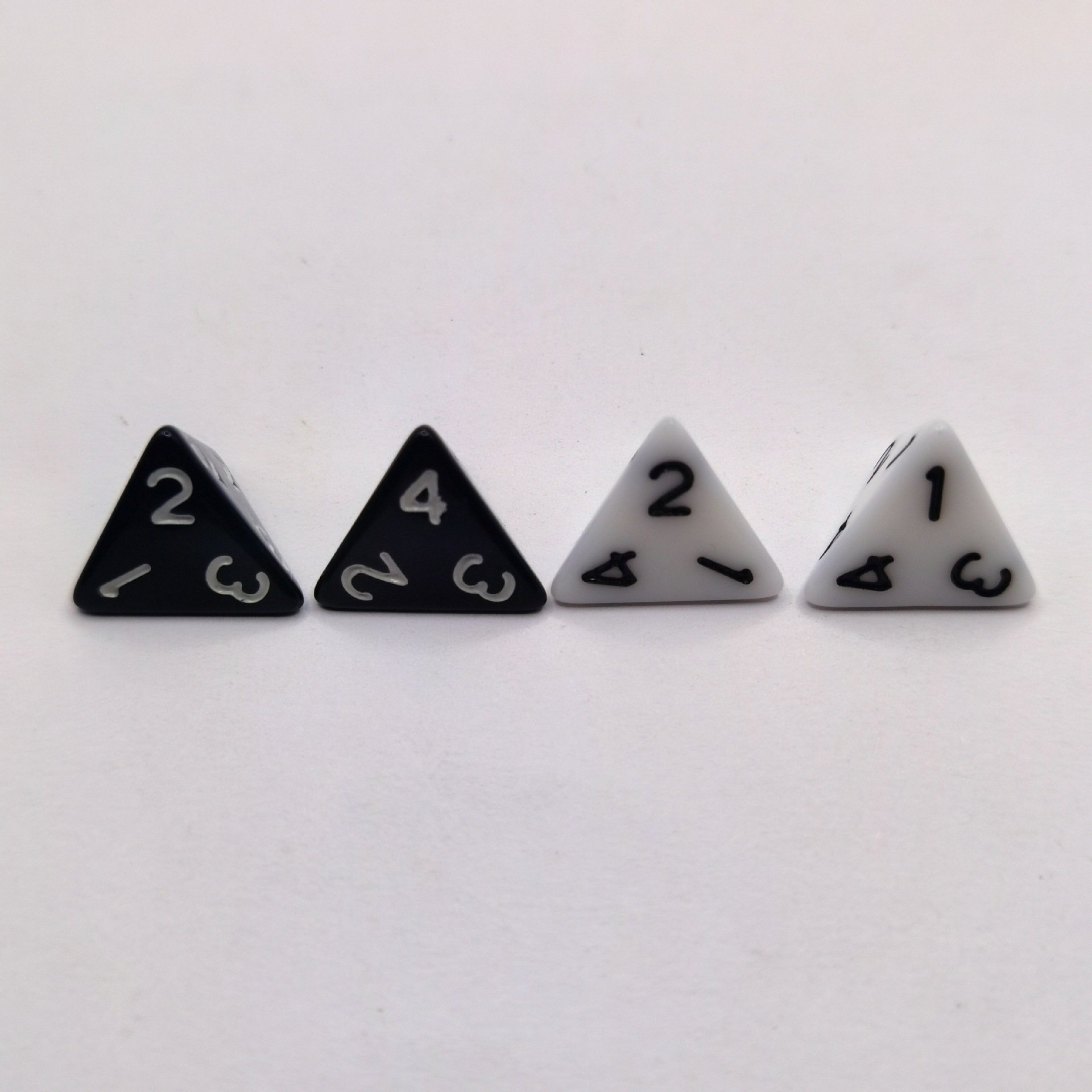 Acrylic D4 Dice Diamond Shaped Digital Teaching Props Color Solid Color Transparent Game Dice Table Game Dice Wholesale