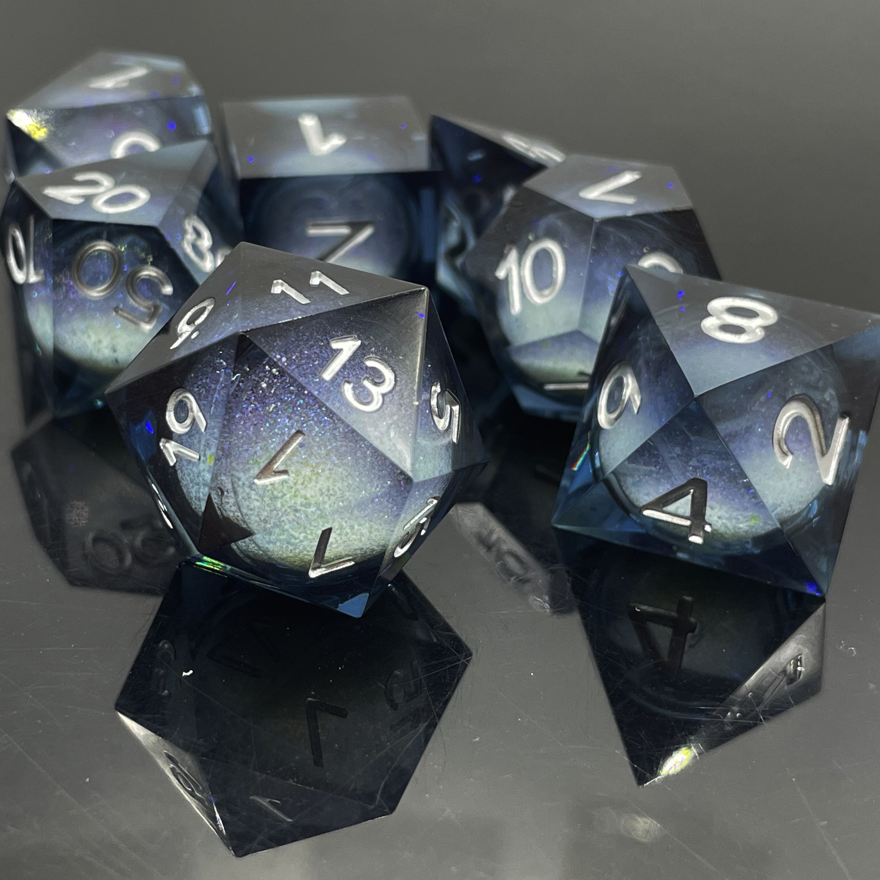 D20 Sharp Edge Polyhedron Resin Dice Liquid Core Dice for D&D Dungeons & Dragons for Board Game Players