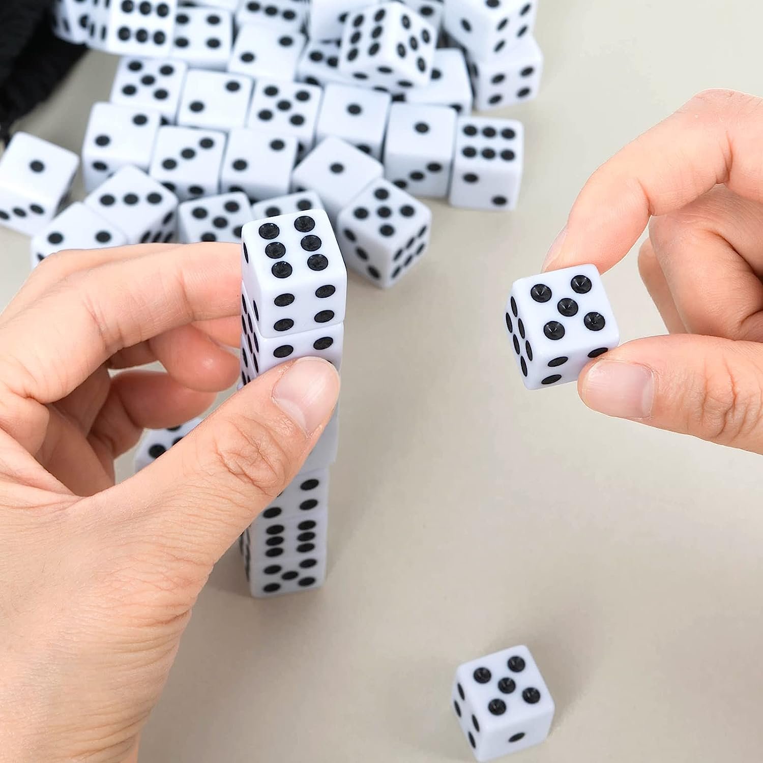 Custom 16mm Plastic Black And White Dice
