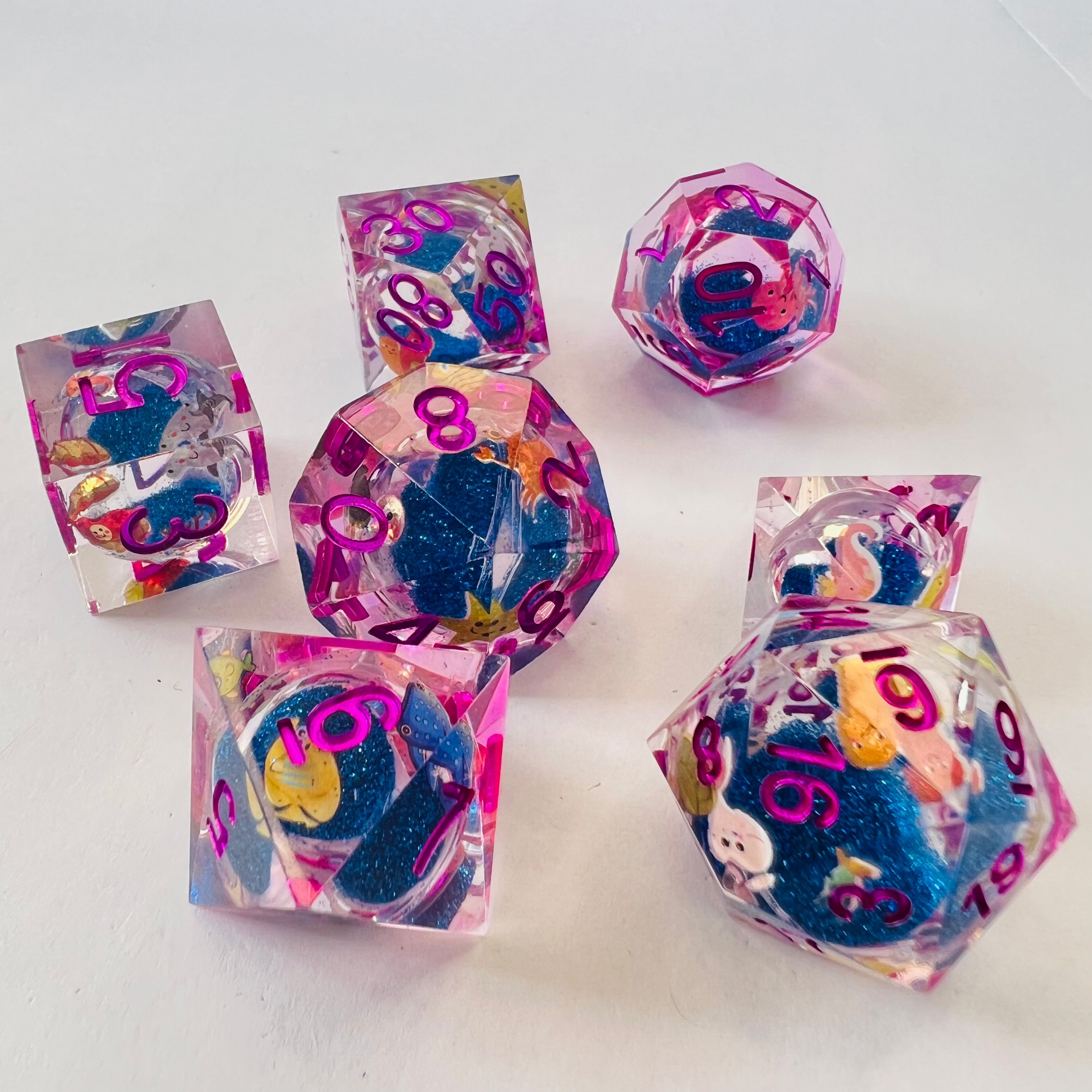Dungeons and Dragons RPG Handmade Dice Set 16mm Polyhedral Square Cube Resin Dice with Liquid Core Custom Plastic Dice