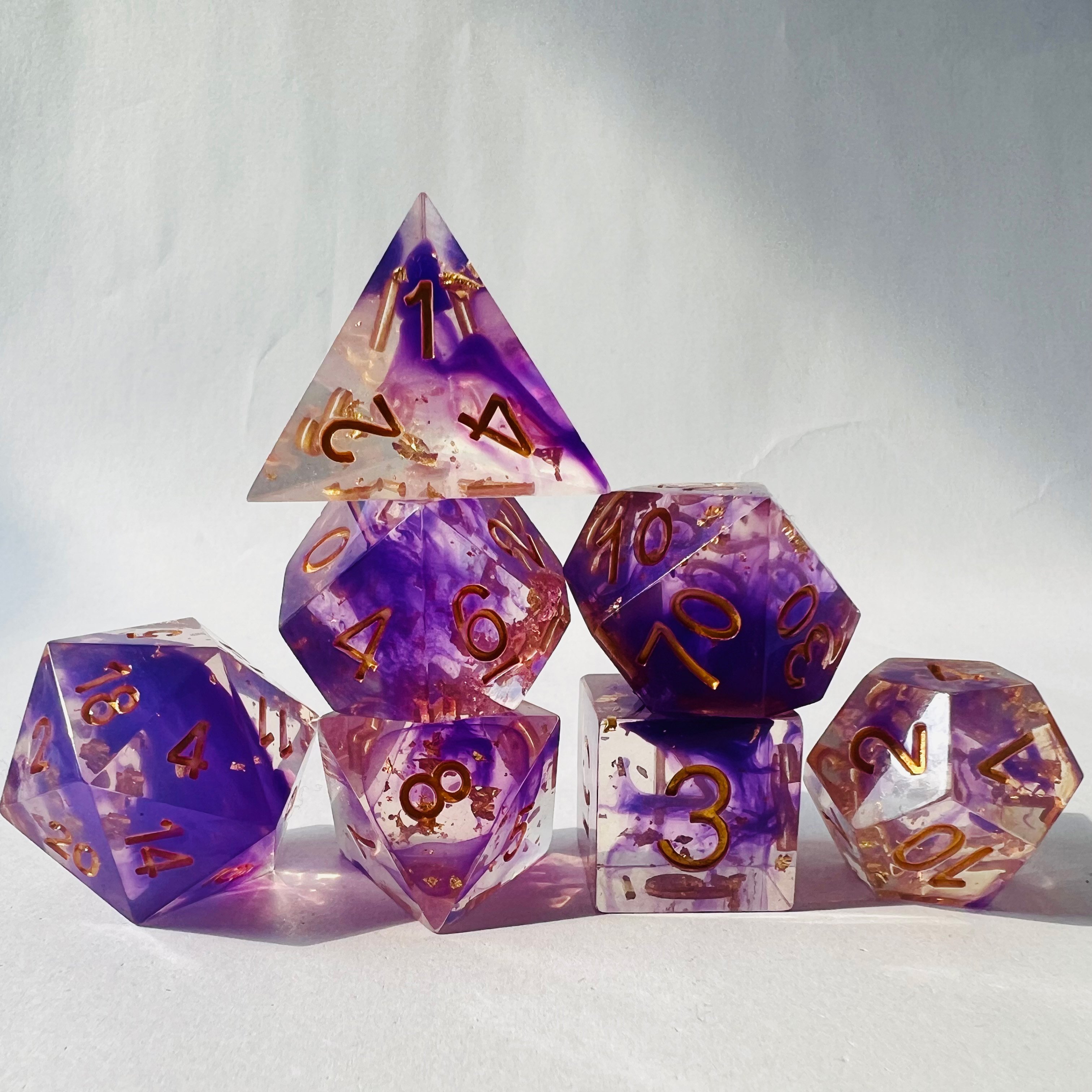 Custom Engraved RPG D&D Polyhedral 16Mm Resin Purple Smoke 7pcs Square Corner Dice Set Dungeons And Dragons