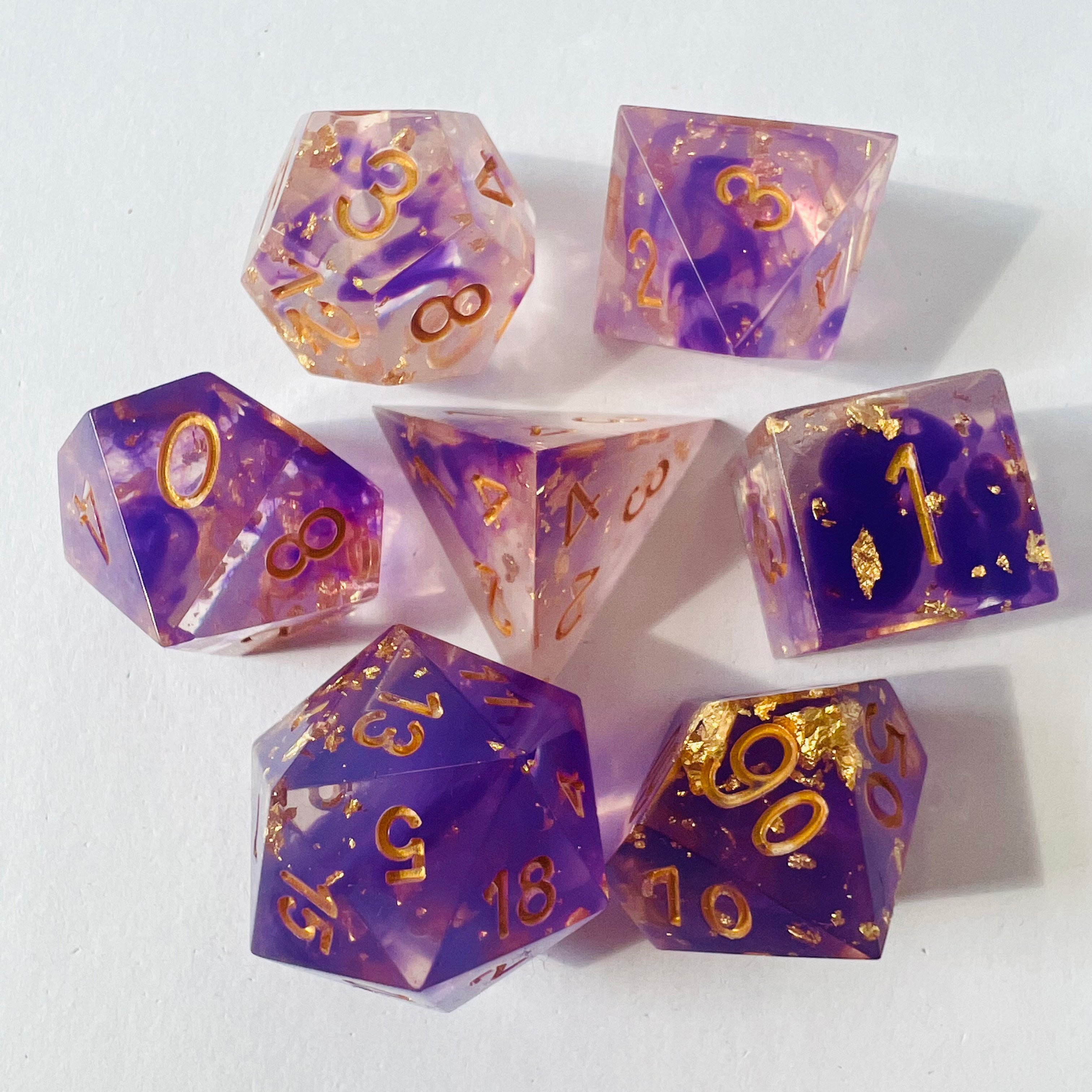 Custom Engraved RPG D&D Polyhedral 16Mm Resin Purple Smoke 7pcs Square Corner Dice Set Dungeons And Dragons