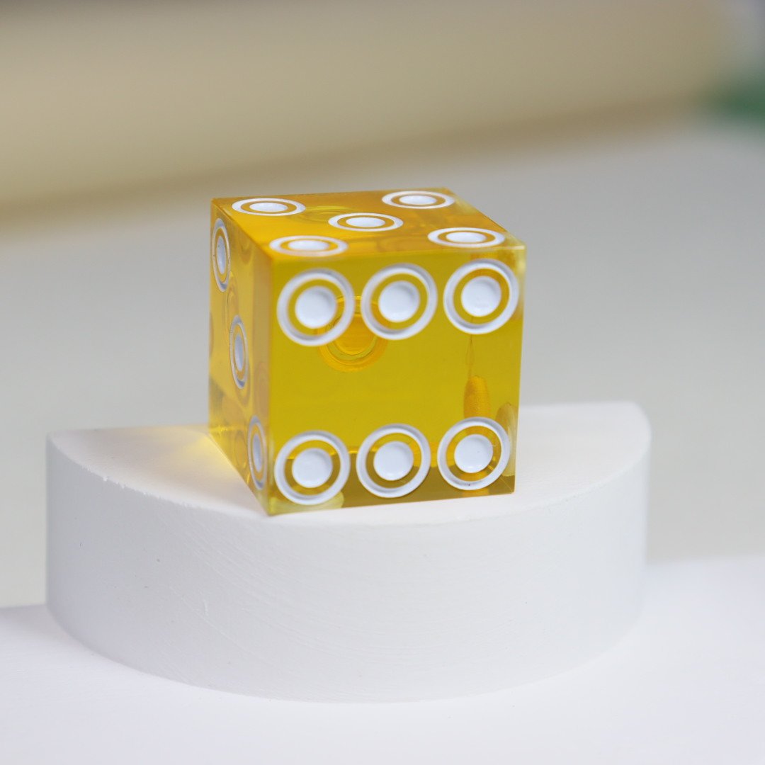 Manufacturer Casino Dice 19mm Casino Resin Style Craps Dice Grade Precision Serialized with Razor Edges and Corners