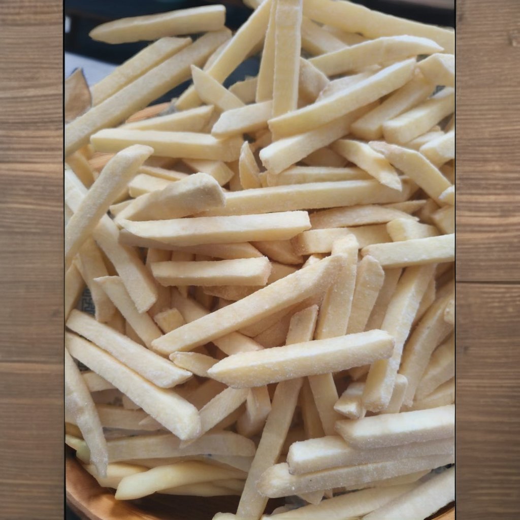 Freshly cut organic frozen French fries, potato chips with block patterns, Halal and IQF certified chinese food