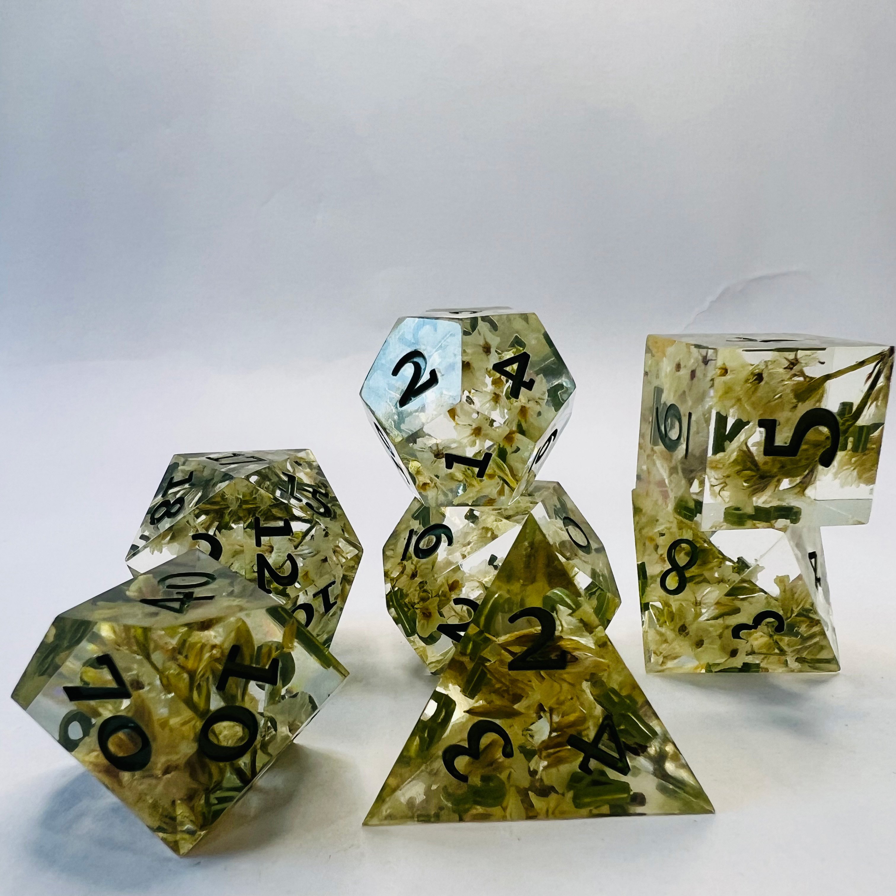 RPG Custom Logo Polyhedral DND Dice 16mm Resin Bulk Dungeons and Dragons D6 Red and Blue Flower Design Contains 7pcs