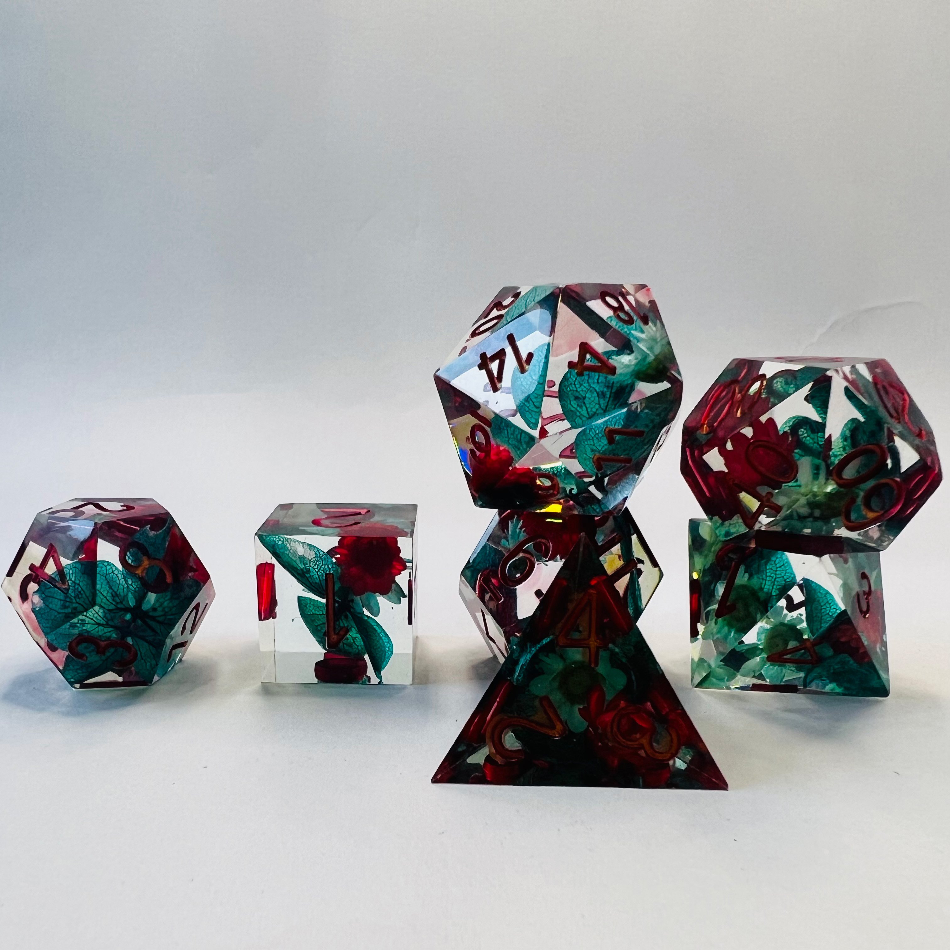 RPG Custom Logo Polyhedral DND Dice 16mm Resin Bulk Dungeons and Dragons D6 Red and Blue Flower Design Contains 7pcs