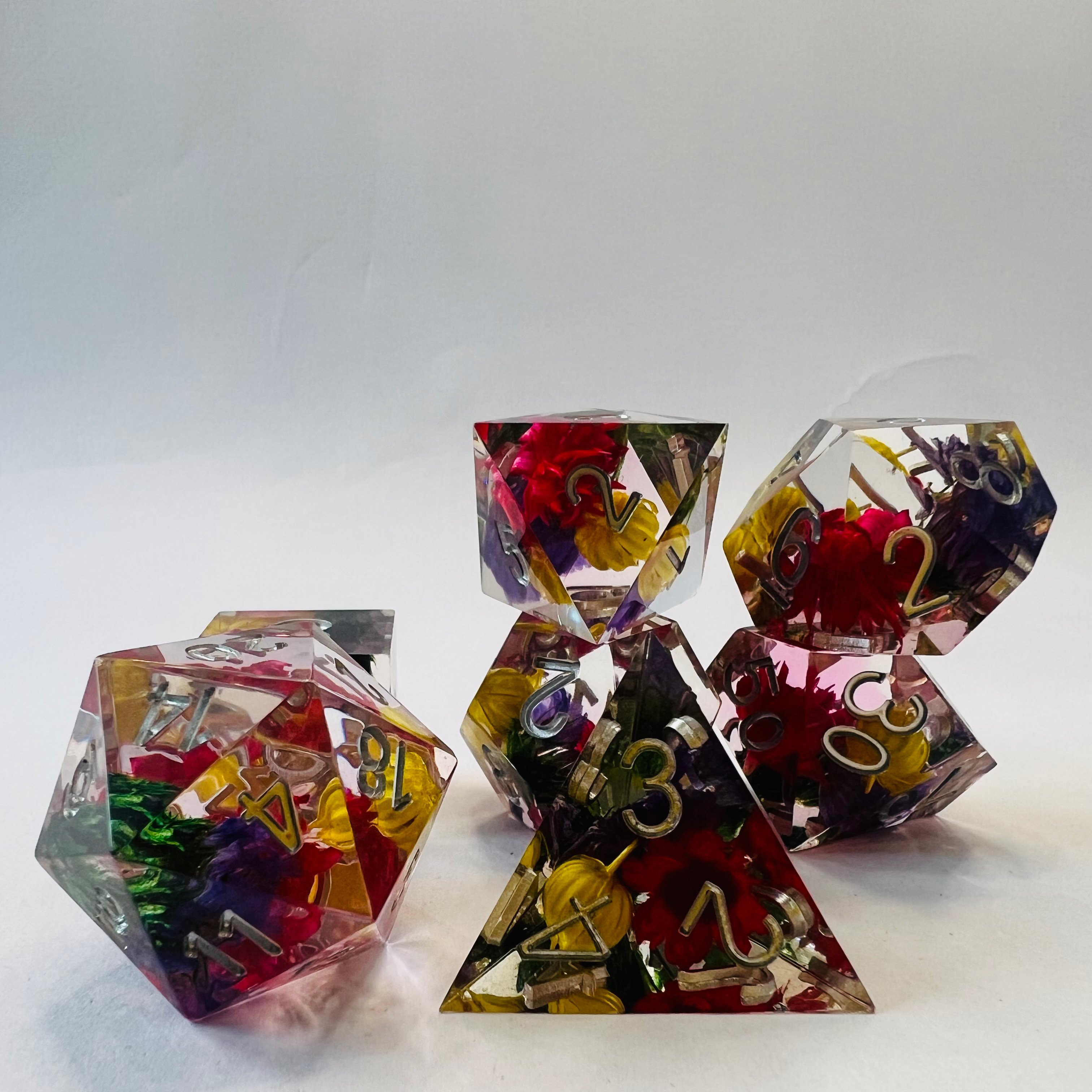 RPG Custom Logo Polyhedral DND Dice 16mm Resin Bulk Dungeons and Dragons D6 Red and Blue Flower Design Contains 7pcs