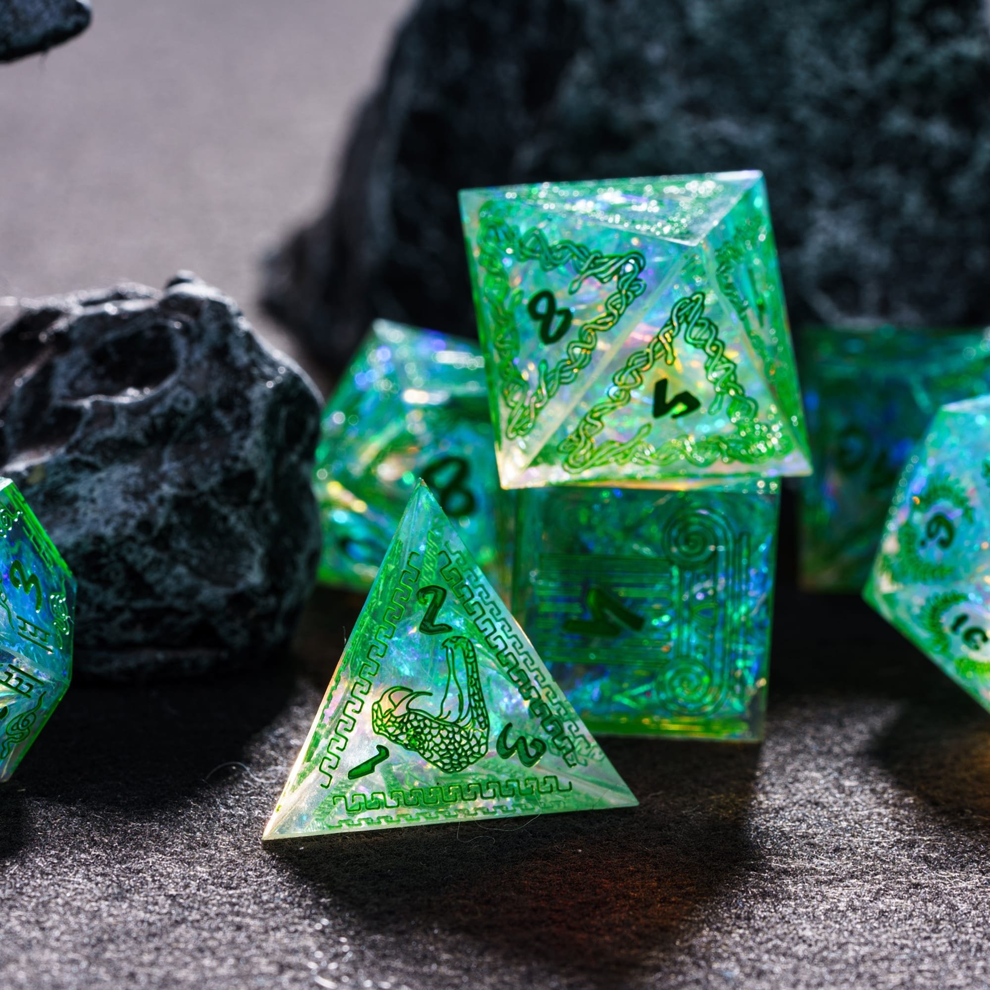 Udixi Polyhedral Custom Logo RPG dungeons and dragons resin sharp edge sides pattern Dice Set Green