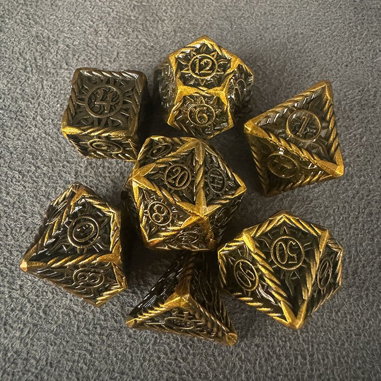 New Arrives Antique Solar Design Zinc Alloy Dice Set Red Copper Metal Dice Sets