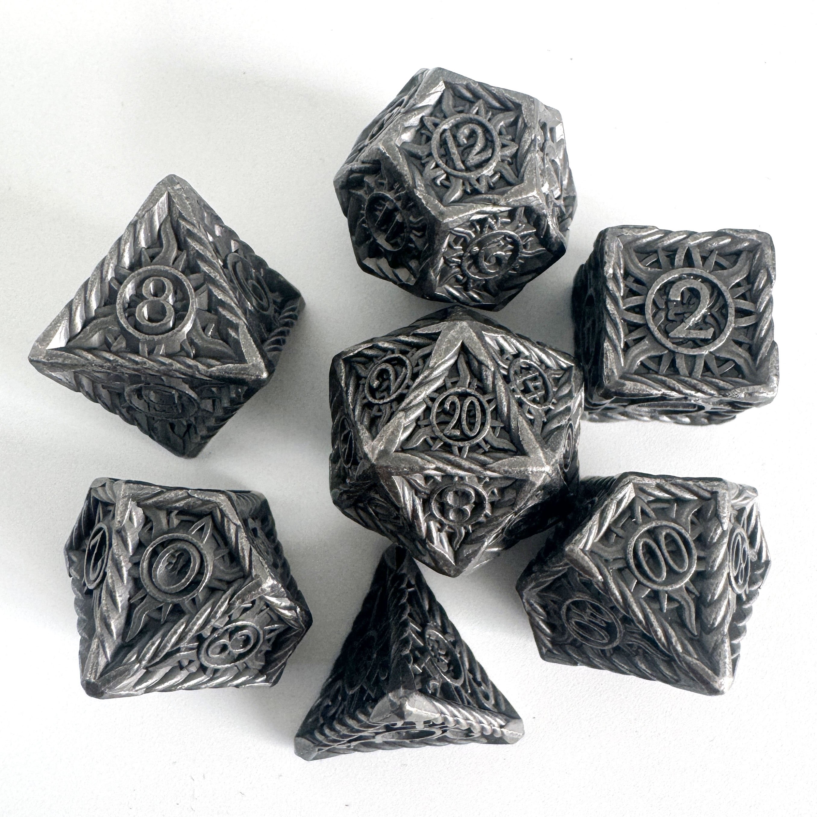 New Arrives Antique Solar Design Zinc Alloy Dice Set Red Copper Metal Dice Sets