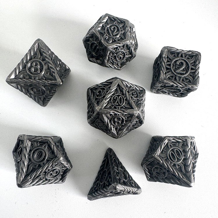 New Arrives Antique Solar Design Zinc Alloy Dice Set Red Copper Metal Dice Sets