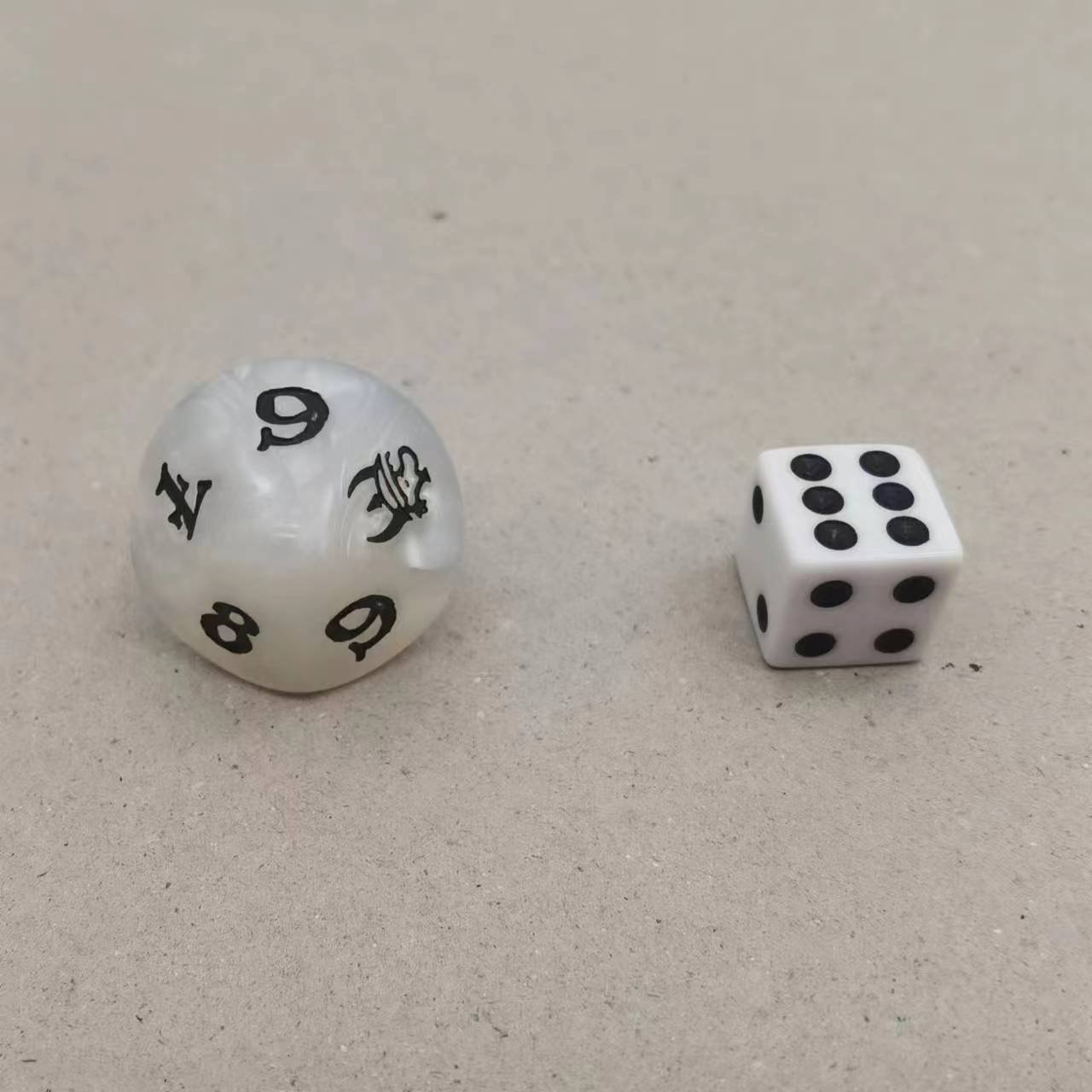 2024 wholesale Udixi dnd Bulk Polyhedral custom Dice D4-D20 Random Mixed Styles Resin Dice dungeon and dragon