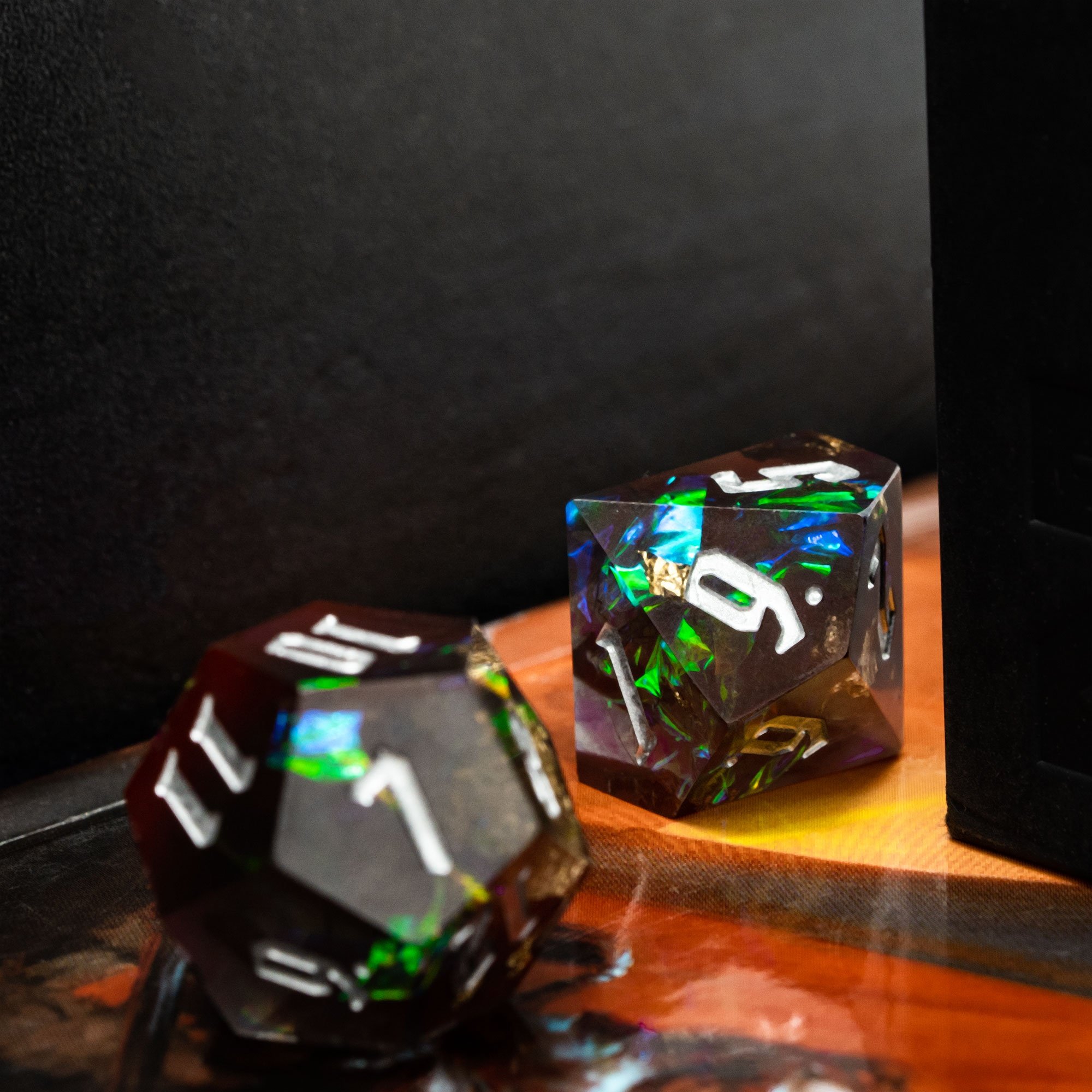 Udixi Resin Sharp edge Dice Set RPG Dungeons and Dragons custom logo Dice Red&Black