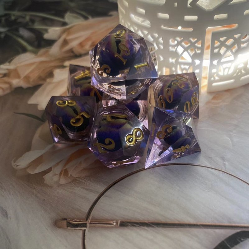 Liquid core Resin 7 RPG game Custom logo Dungeons & Dragons board game Longan dice set