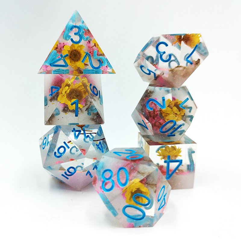 Handmade Customised Polygon Polyhedral Custom Logo Engraved Yellow And Pink Dried Flower 7 Pcs Resin Dice Set