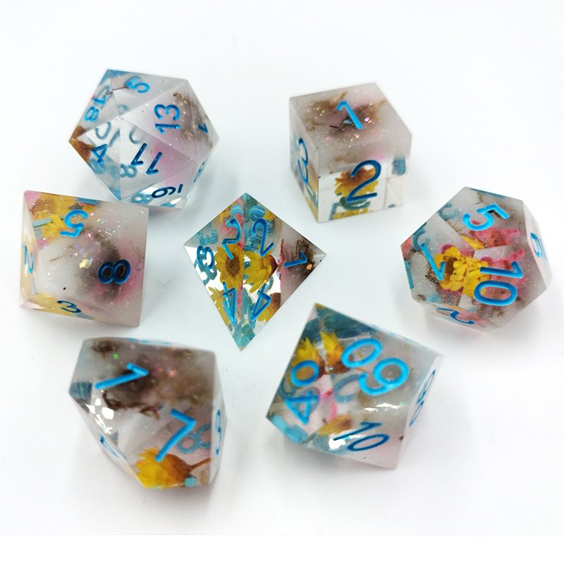 Handmade Customised Polygon Polyhedral Custom Logo Engraved Yellow And Pink Dried Flower 7 Pcs Resin Dice Set